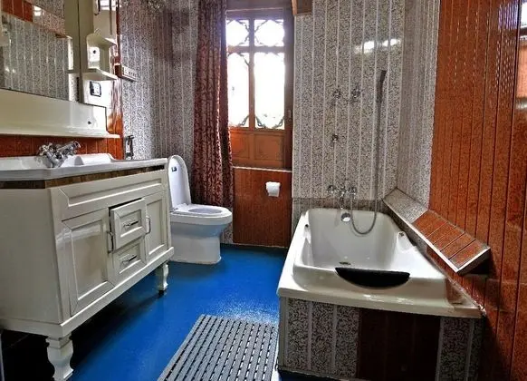 Luxury Oda