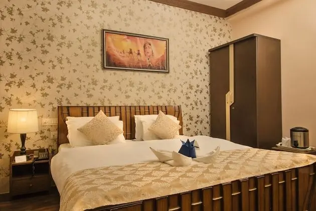 Deluxe Tek Büyük Yataklı Oda, 1 En Büyük (King) Boy Yatak, Engellilere Uygun, Şehir Manzaralı