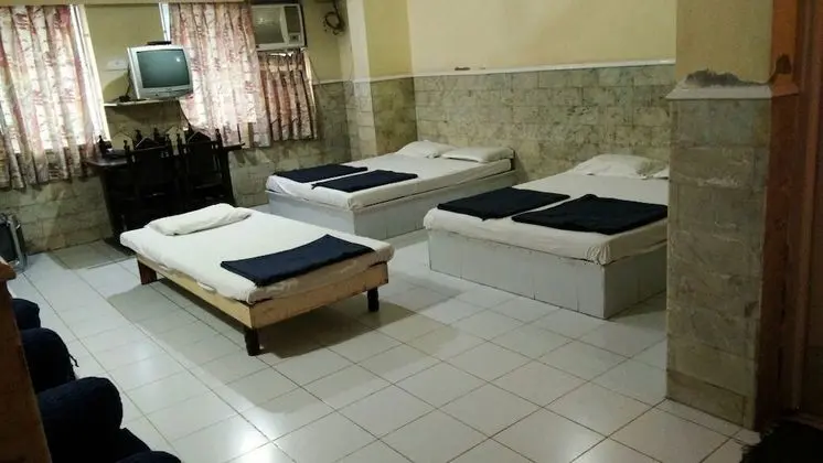 Family Tek Büyük Yataklı Oda