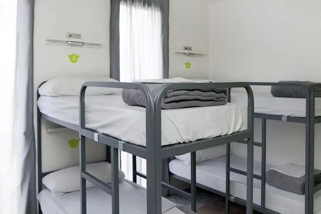 Ortak Ranzalı Oda, Sadece kadınlar için, Özel Banyo