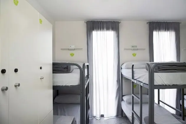 Ortak Ranzalı Oda, Sadece kadınlar için, Özel Banyo