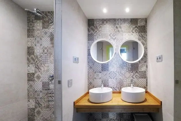 Ortak Ranzalı Oda, Sadece kadınlar için, Özel Banyo