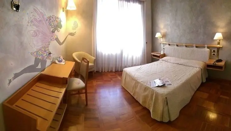 Büyük Yataklı Tek Kişilik Oda