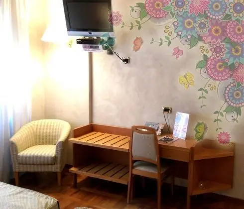 Büyük Yataklı Tek Kişilik Oda