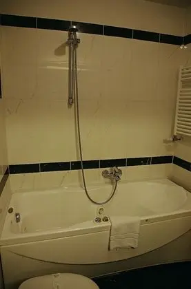 Büyük Yataklı Tek Kişilik Oda