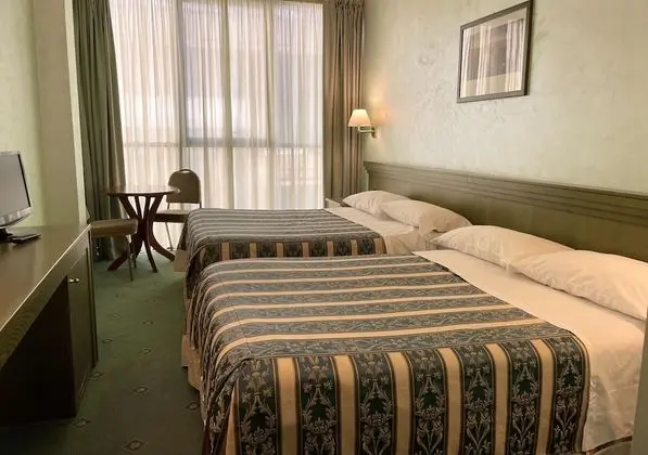 Standard Tek Büyük veya İki Ayrı Yataklı Oda