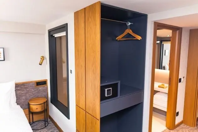 Standard Double or Twin Room, Partial Sea View