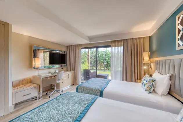 https://images.etstur.com/imgproxy/resize/2560x1440/files/images/hotelImages/etsrooms/414/Megasaray_Club_Belek_20250623152858_1.jpg