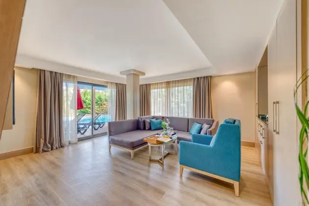 https://images.etstur.com/imgproxy/resize/2560x1440/files/images/hotelImages/etsrooms/414/Megasaray_Club_Belek_20250623152900_3.jpg