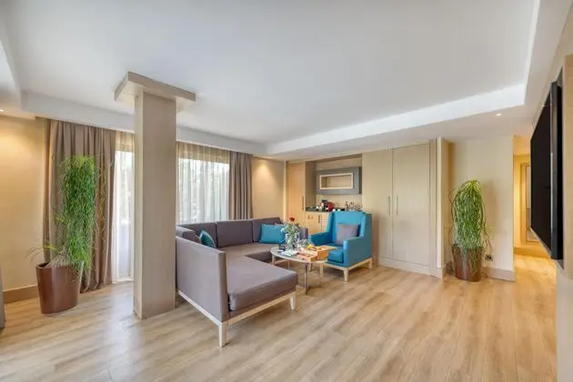 https://images.etstur.com/imgproxy/resize/2560x1440/files/images/hotelImages/etsrooms/414/Megasaray_Club_Belek_20250623152901_4.jpg