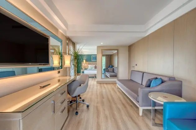 https://images.etstur.com/imgproxy/resize/2560x1440/files/images/hotelImages/etsrooms/414/Megasaray_Club_Belek_20250623152902_5.jpg