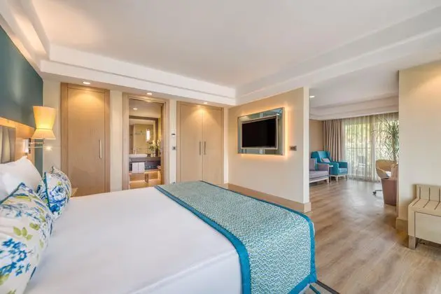 https://images.etstur.com/imgproxy/resize/2560x1440/files/images/hotelImages/etsrooms/414/Megasaray_Club_Belek_20250623152936_0.jpg