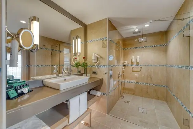 https://images.etstur.com/imgproxy/resize/2560x1440/files/images/hotelImages/etsrooms/414/Megasaray_Club_Belek_20250623152937_1.jpg