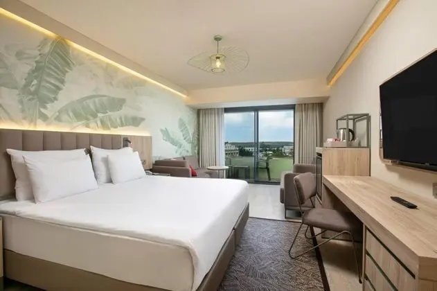 https://images.odamax.com/img/1024x768/odamax/image/upload/Megasaray_Resort_Side_202604131356419_MSRS_Comfort_Standart_Room_1.jpg