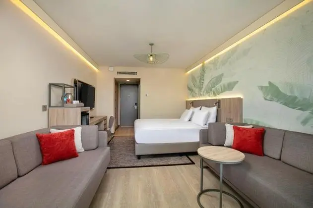 https://images.odamax.com/img/1024x768/odamax/image/upload/Megasaray_Resort_Side_202604131356430_MSRS_Comfort_Standart_Room_2.jpg