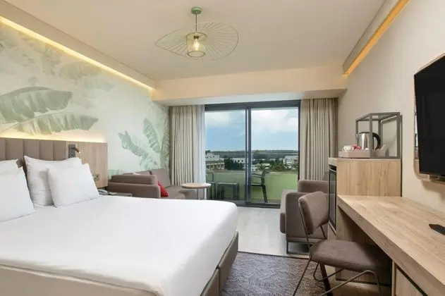 https://images.odamax.com/img/1024x768/odamax/image/upload/Megasaray_Resort_Side_202604131356452_MSRS_Comfort_Standart_Room_5.jpg