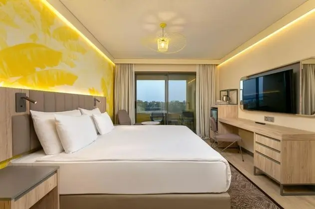 https://images.odamax.com/img/1024x768/odamax/image/upload/Megasaray_Resort_Side_202604131357162_MSRS_Junior_Family_Room_1.jpg