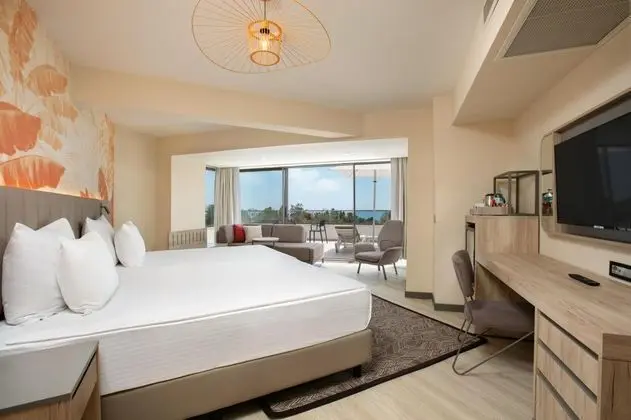 https://images.odamax.com/img/1024x768/odamax/image/upload/Megasaray_Resort_Side_202604131358056_MSRS_Terrace_Family_Room_1.jpg