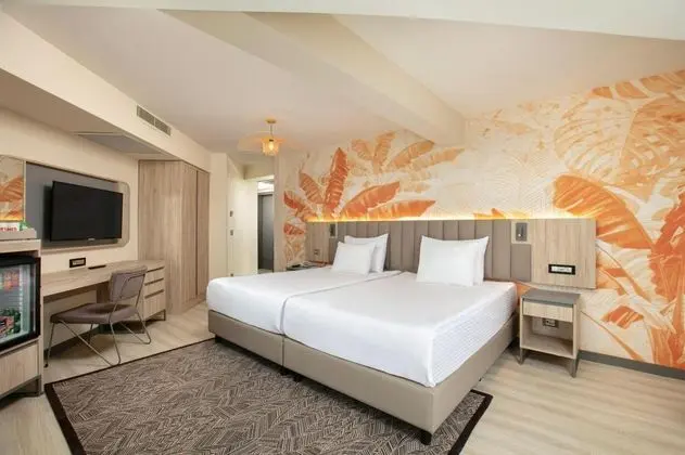 https://images.odamax.com/img/1024x768/odamax/image/upload/Megasaray_Resort_Side_202604131358068_MSRS_Terrace_Family_Room_2.jpg