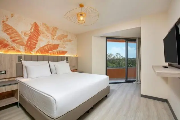 https://images.odamax.com/img/1024x768/odamax/image/upload/Megasaray_Resort_Side_202604131358079_MSRS_Terrace_Family_Room_3.jpg