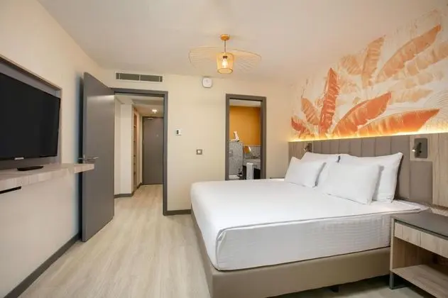 https://images.odamax.com/img/1024x768/odamax/image/upload/Megasaray_Resort_Side_202604131358092_MSRS_Terrace_Family_Room_4.jpg