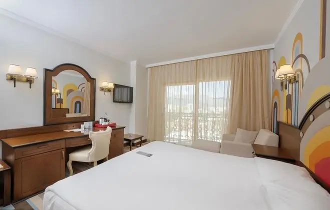 https://images.etstur.com/files/images/hotelImages/TR/216602/l/Megasaray-Westbeach-Antalya-Oda-381276.jpg