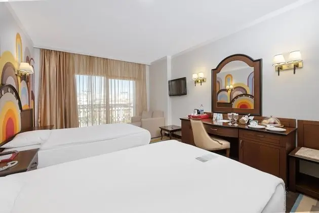 https://images.etstur.com/files/images/hotelImages/TR/216602/l/Megasaray-Westbeach-Antalya-Oda-381278.jpg