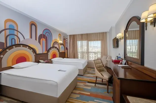 https://images.etstur.com/files/images/hotelImages/TR/216602/l/Megasaray-Westbeach-Antalya-Oda-381279.jpg