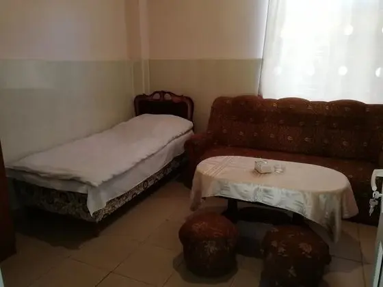İki Ayrı Yataklı Oda, Ortak Banyo