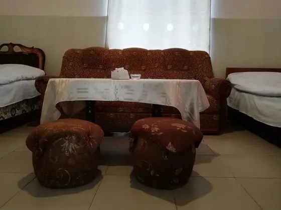 İki Ayrı Yataklı Oda, Ortak Banyo