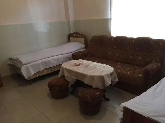İki Ayrı Yataklı Oda, Ortak Banyo
