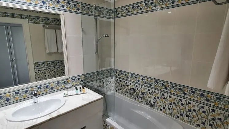 Standard Tek Büyük veya İki Ayrı Yataklı Oda, Özel Banyo