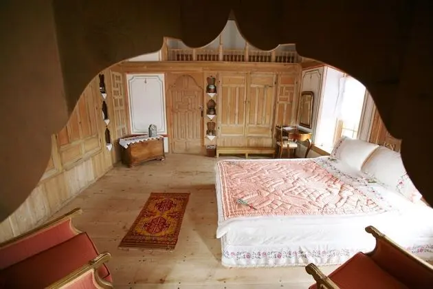 Mansion Suite