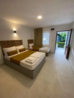 Bahçe Katı Standart Oda, Bahçe Manzaralı, Balkonlu