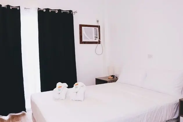 Tek Büyük Yataklı Oda, Balkon, Havuz Manzaralı