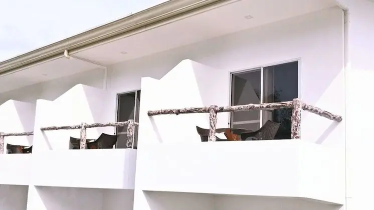 Tek Büyük Yataklı Oda, Balkon, Havuz Manzaralı