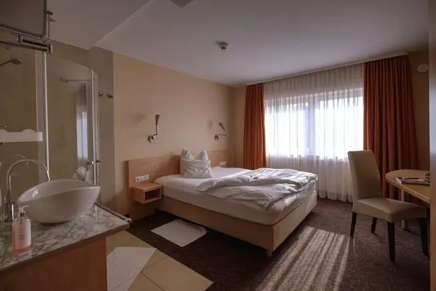 Tek Büyük Yataklı Oda (Stadtzimmer)