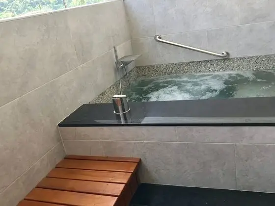 Deluxe Dört Kişilik Oda (102)
