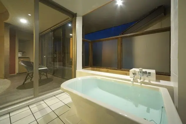 Tek Büyük Yataklı Oda (with Open-Air Bath)