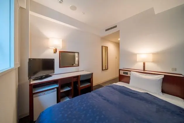 Tek Büyük Yataklı Oda, Sigara İçilebilir (Semi-Double, 12.2m², 120cm-wide Bed)