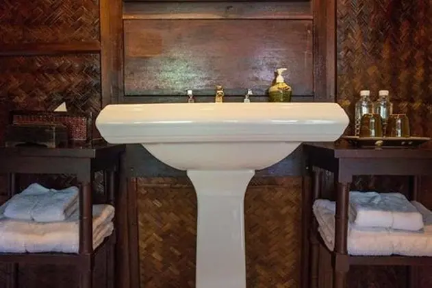 Tek Büyük Yataklı Oda (Houeisay - PakBeng - Luang Prabang)