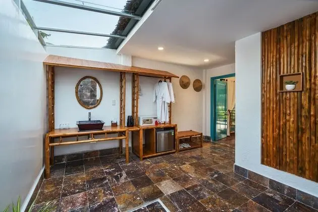 Deluxe Üç Kişilik Oda, Bahçe Manzaralı