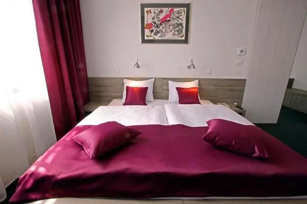 Comfort Tek Büyük veya İki Ayrı Yataklı Oda