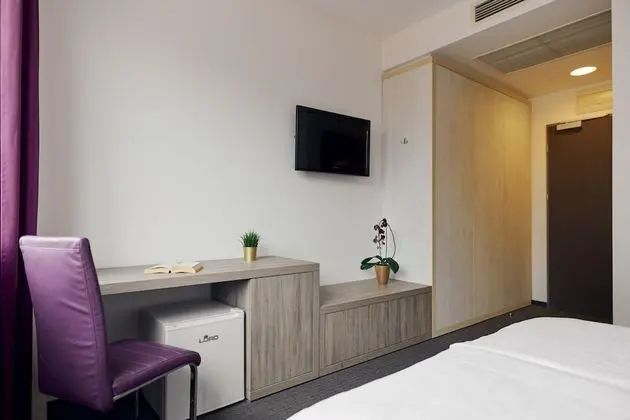 Comfort Tek Büyük veya İki Ayrı Yataklı Oda