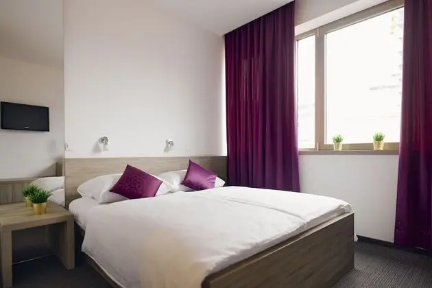 Comfort Tek Büyük veya İki Ayrı Yataklı Oda