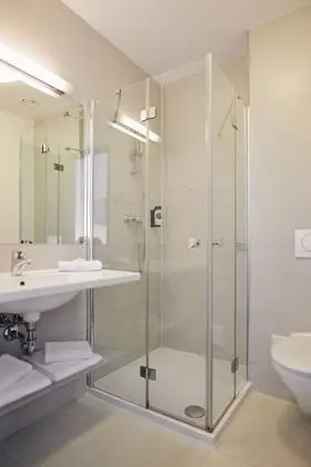 Comfort Tek Büyük veya İki Ayrı Yataklı Oda