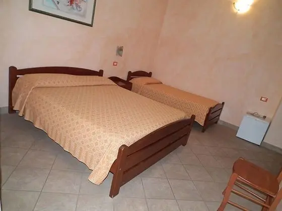 Üç Kişilik Oda