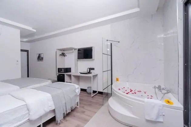 Comfort Tek Büyük Yataklı Oda
