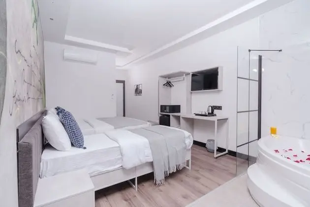 Comfort Tek Büyük Yataklı Oda