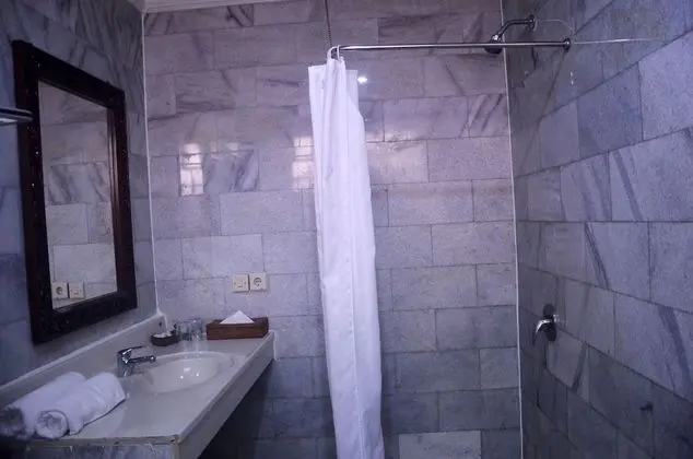 Superior Tek Büyük veya İki Ayrı Yataklı Oda